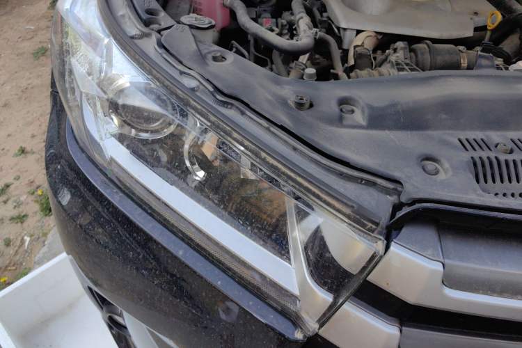 Used Toyota Highlander 2018 2.0T Four-Wheel Drive Elite Edition 7 Seats China VI Standard Right Front Headlight