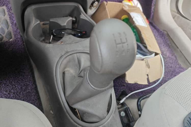 Used Nissan Sunny 2011 1.5XE Manual Comfort Edition Gear Lever