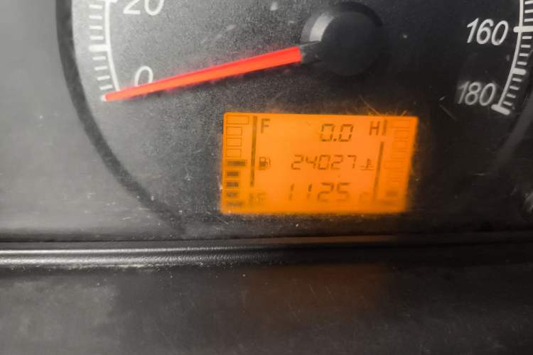 Used Wuling Zhiguang 2020 1.2L Van Utility Model China VI Emission Standard 2 Seats LSI Odometer Close Up