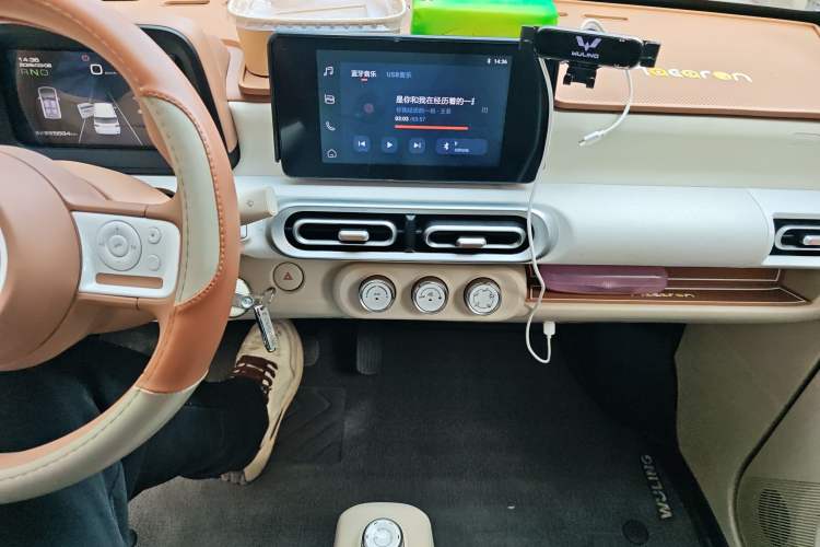 Used Wuling Hongguang MINIEV 2024 3rd Generation 215km Advanced Version
