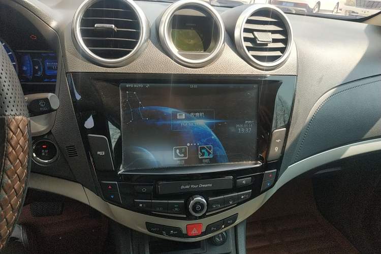 Used BYD S7 2015 2.0T Upgraded Automatic Luxury Version Audio And AC Panel