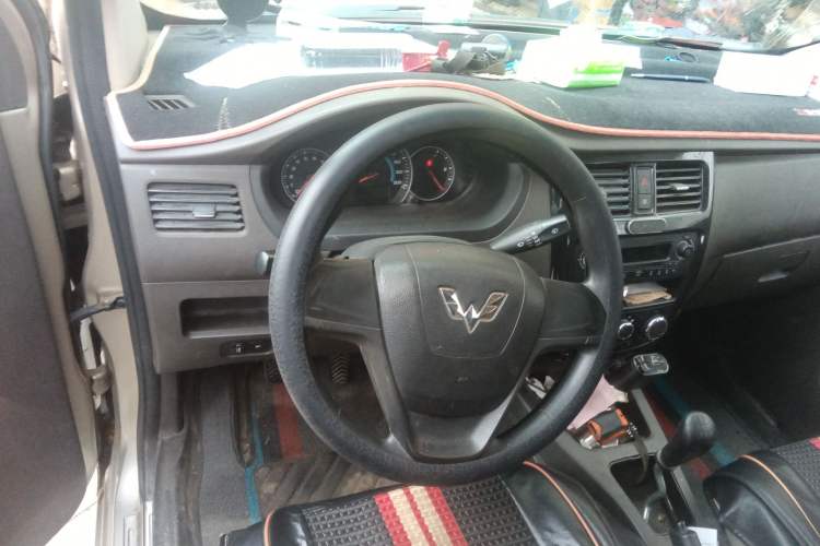 Used Wuling Rongguang V 2016 1.5L Standard Version
