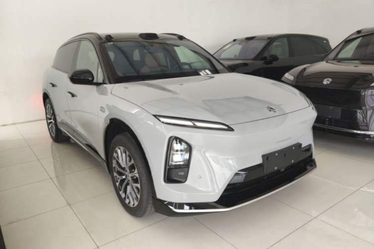 Used Nio ES6 2025 75 kWh Front Right 45 Deg
