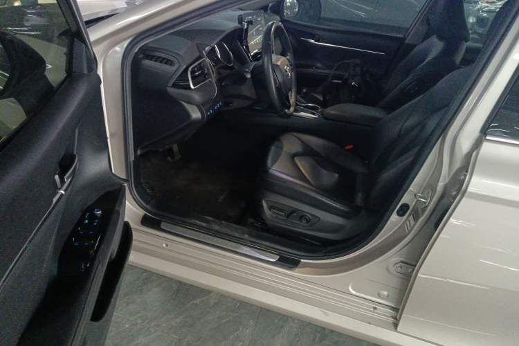 Used Toyota Camry 2021 2.0G Luxury Edition
