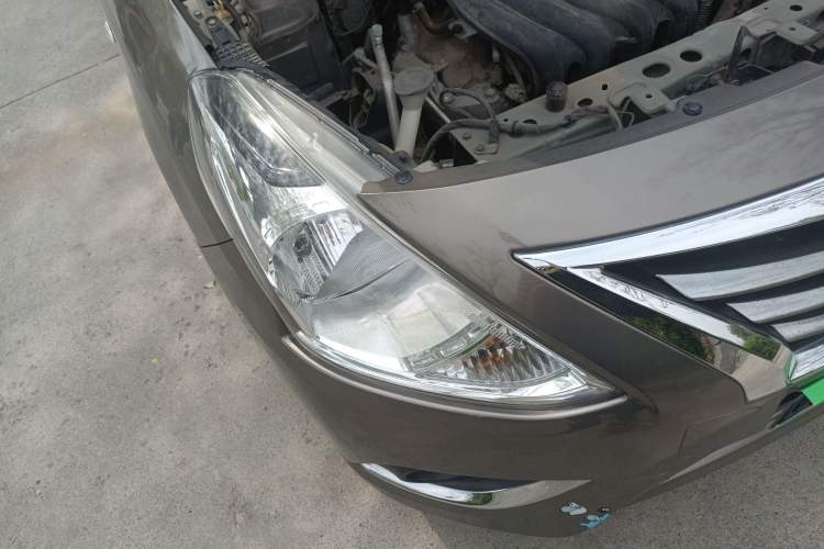 Used Nissan Sunny 2015 1.5XE Manual Comfort Edition Right Front Headlight