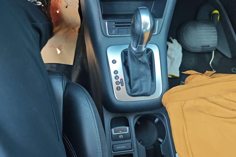 Used Volkswagen Tiguan 2015 1.8TSI Automatic Two-Wheel Drive Comfort Edition Gear Lever