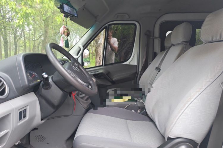 Used JAC Group Sunray 2017 1.9T Short-Wheelbase Mid-Roof Xingkuai Multi-Purpose Passenger Vehicle
