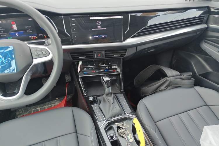 Used Volkswagen Passat New Energy 2025 430 PHEV Hybrid Business Edition Audio And AC Panel