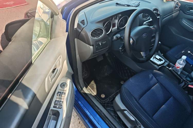 Used Ford Focus 2009 Two-Door 2.0L Automatic Sport Model Driver Seat