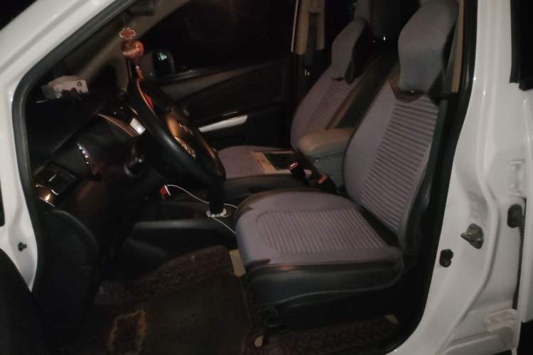 Used Venucia R50X 2015 1.6L Manual Luxury Edition