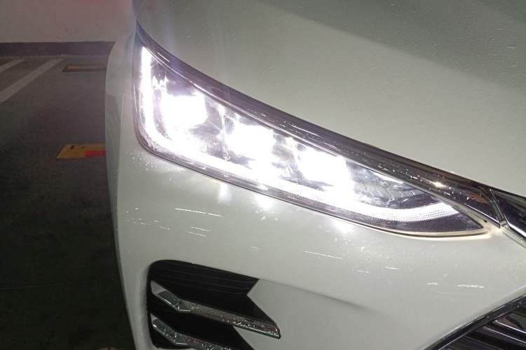 Used BYD Tang New Energy 2018 DM 2.0T All-Wheel Drive Smart Connectivity Enjoyment Model 5 Seats China V Emission Standard