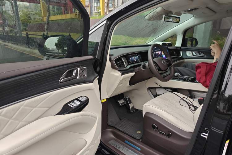 Used Denza D9 2024 DM-i 980 Four-Wheel Drive Flagship Model