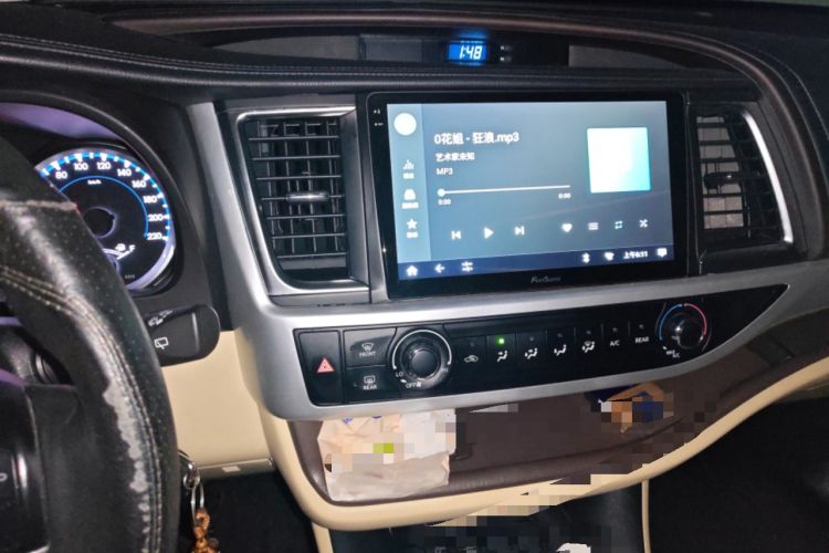 Used Toyota Highlander 2018 2.0T Two-Wheel Drive Elite Edition 7 Seats China VI Standard Audio And AC Panel