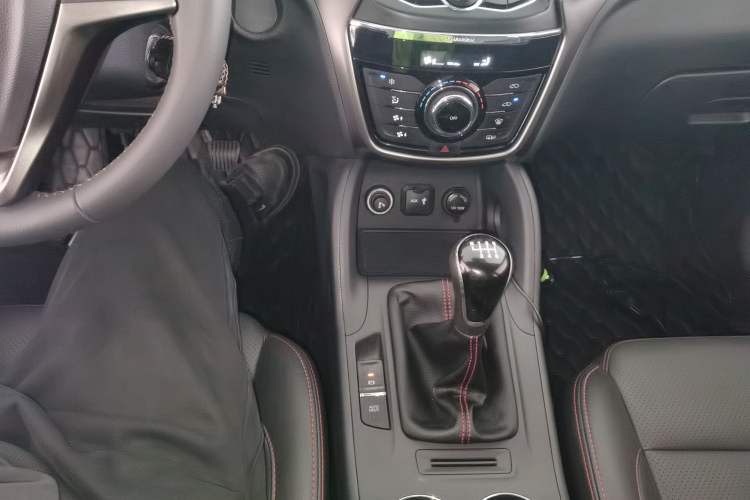 Used CHANGAN CS75 2014 2.0L Manual Luxury Version China V Standard