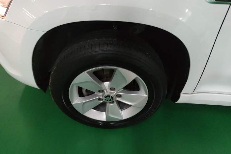 Used Skoda Yeti 2016 1.4TSI DSG Advanced Edition Left Front Wheel Hub