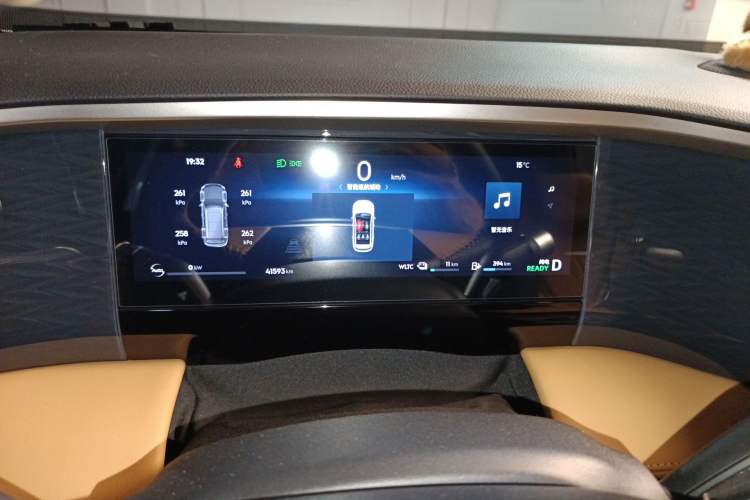 Used Geely Galaxy L7 2024 1.5T 115 km PLUS Dragon Edition Instrument Cluster