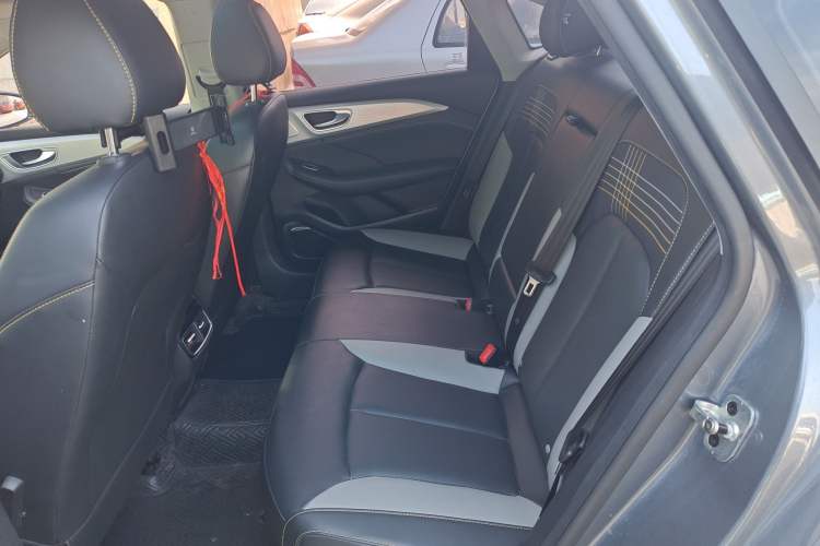 Used Roewe i6 MAX 2020 300TGI Automatic Supreme Edition with Cool Sunroof and Advanced Driving Features Left Rear Seat