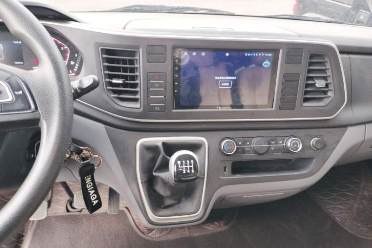 Used SAIC MAXUS Xintu V80 2024 Aotuntong 6MT Short-Wheelbase Ultra-Low Roof 127 Ps 5/6 Seats