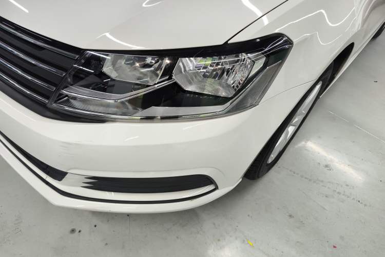 Used Volkswagen Gran Lavida 2015 1.6L Automatic Fashion Edition Left Front Headlight