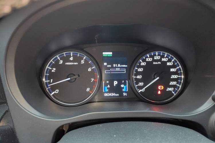 Used Mitsubishi Outlander 2019 2.4L 4x4 Zhi Xiang Edition 5 Seats China V Emission Standard
