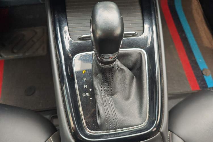 Used Roewe i5 2020 1.5L Automatic 4G Connect Luxury Flagship Edition Gear Lever