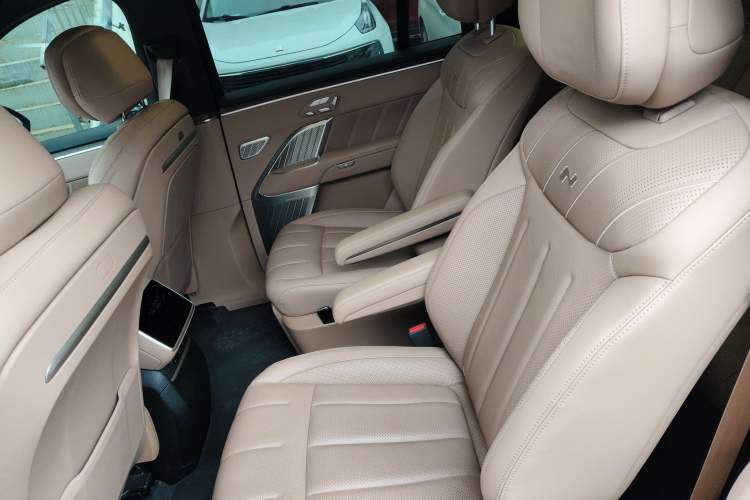 Used ONVO Luxeed L90 2025 Model—Ultra Six-Seater Version
