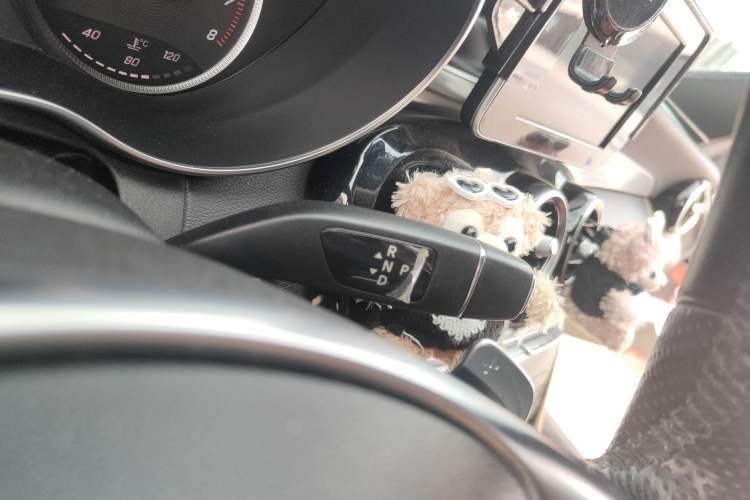 Used Mercedes-Benz C-Class 2018 C 200 Sport Edition Gear Lever