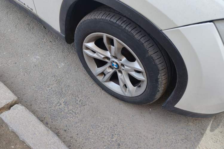 Used BMW X1 2012 xDrive20i Luxury Model Right Front Wheel Hub