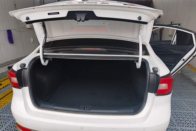 Used Roewe i5 2019 1.5L Automatic 4G Connected Langhao Edition