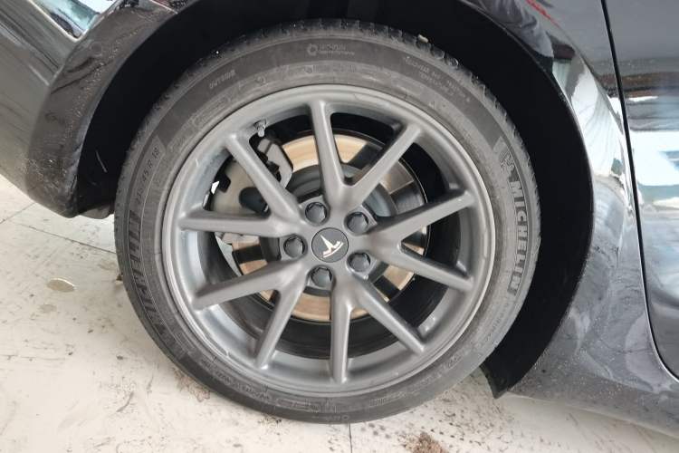 Used Tesla Model 3 2020 Revised Version Standard Range Rear-Wheel Drive – Upgraded Edition Right Rear Wheel Hub