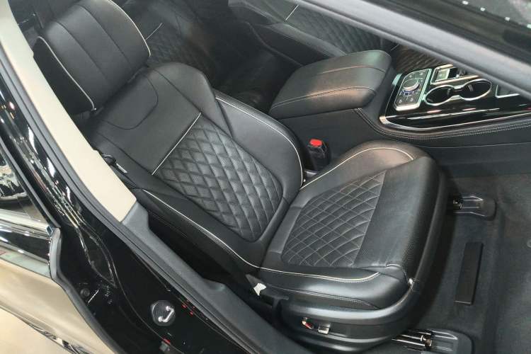 Used Hongqi HS7 2021 3.0T Automatic All-Wheel Drive Smart Connect Flagship Edition Right Front Seat