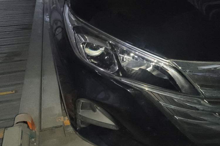 Used GAC Trumpchi GS5 2020 Advanced Model 270T Automatic Elite Edition Right Front Headlight