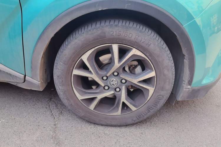 Used Toyota C-HR 2018 2.0L Luxury Edition China VI Standard Right Front Wheel Hub