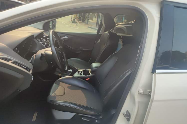 Used Ford Focus 2012 Hatchback 2.0L Automatic Luxury Sport Model Left Front Seat