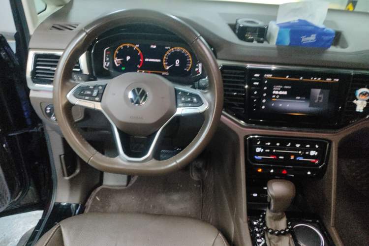 Used Volkswagen Viloran 2020 330TSI Luxury Edition Steering Wheel