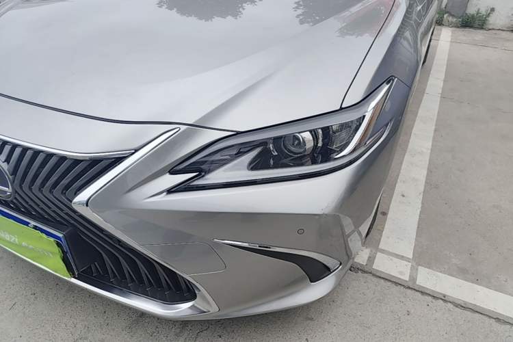 Used Lexus ES 2020 300h Premier Edition
