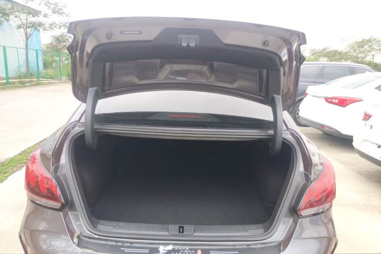 Used MG 5 2022 180 DVVT CVT Youth Style Edition Trunk