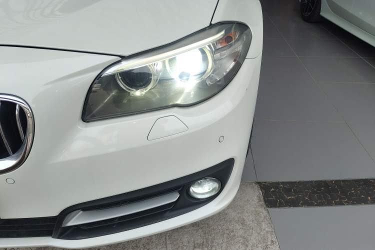 Used BMW 5 Series 2014 528Li Leading Model
