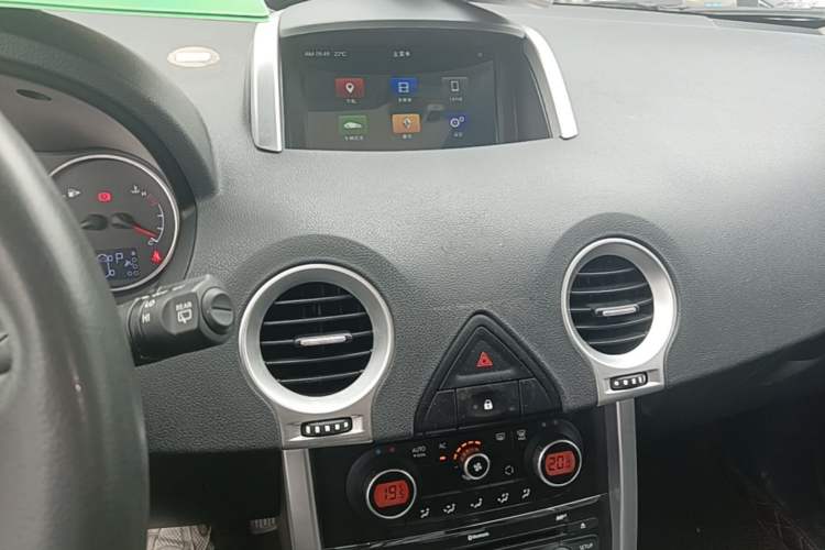 Used Renault Koleos 2015 2.0L Two-Wheel Drive Fashion Edition Audio And AC Panel