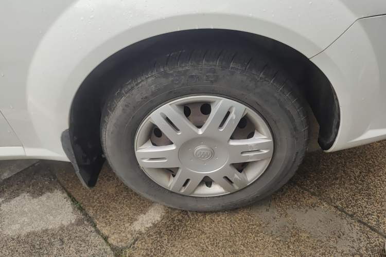 Used Buick Excelle 2013 1.5L Automatic Classic Model Right Front Wheel Hub