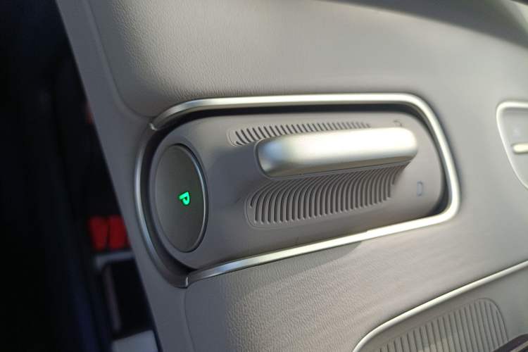 Used Nio ES8 2024 75 kWh Gear Lever