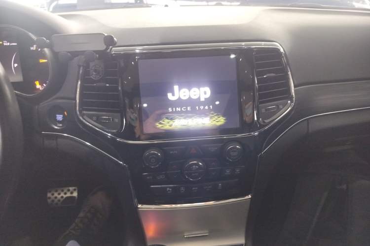 Used Jeep Grand Cherokee 2020 3.0L Elite Navigation Edition Audio And AC Panel