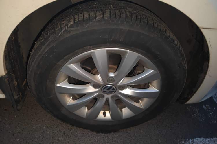 Used Volkswagen Passat 2014 1.8TSI DSG Prestige Edition Right Front Wheel Hub