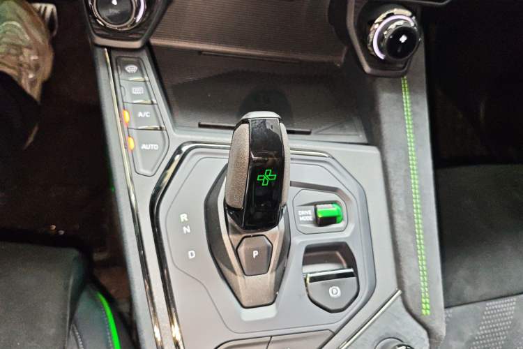 Used Lynk & Co 05 2022 05+ 2.0TD Automatic Exploration Edition Gear Lever