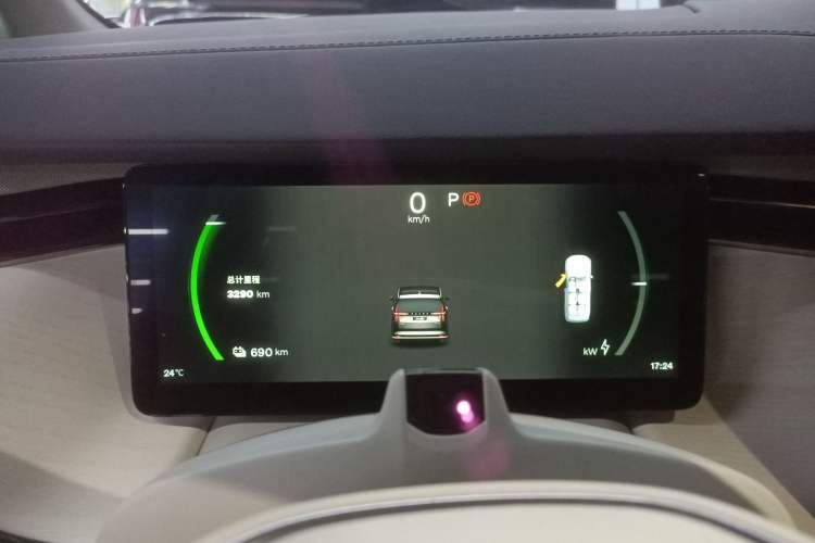 Used Volvo EM90 2025 Ultra Six-Seater
