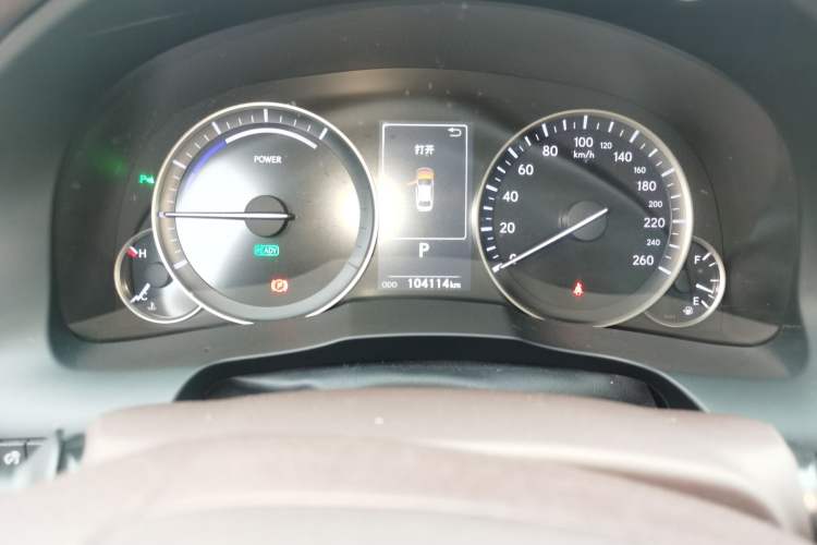 Used Lexus ES 2015 300h Comfort Edition Odometer Close Up