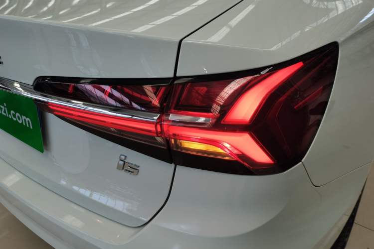 Used Roewe i5 2021 1.5L CVT Platinum Edition