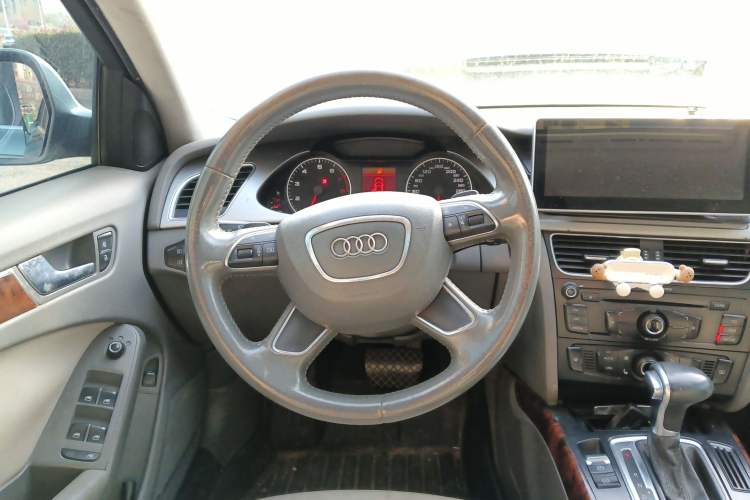 Used Audi A4L 2011 2.0 TFSI Comfort Model