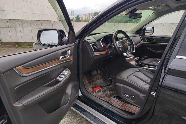 Used Roewe RX8 2019 30T Smart Connectivity Two-Wheel Drive Supreme Flagship Edition
