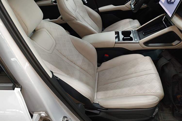 Used BYD Yuan UP 2025 Intelligent Driving Version 401 km Leading Edition
